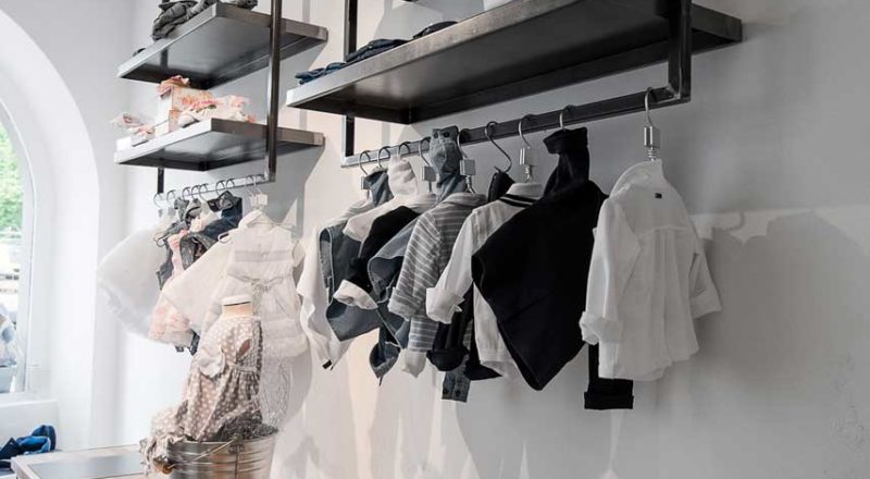 Scaffale negozio fate e folletti trezzo bergamo