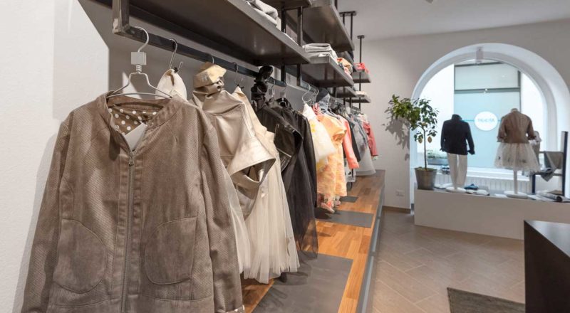 Vista interno negozio fate e folletti trezzo bergamo